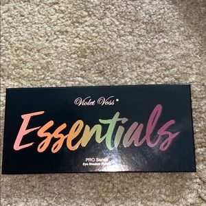 Violet Voss essentials eyeshadow palette